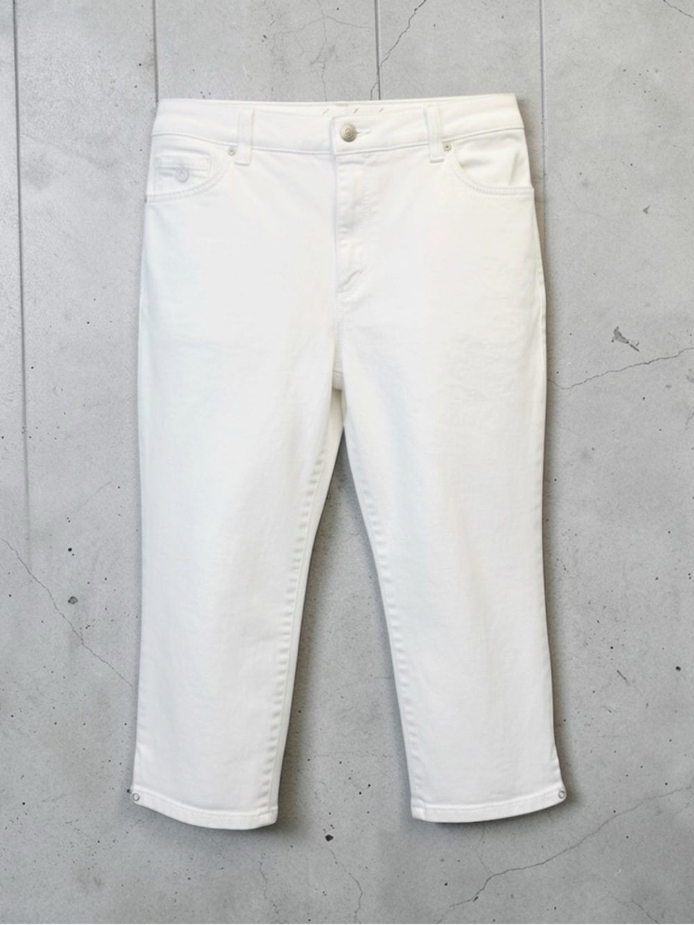 Gloria Vanderbilt Amanda Women's size 14 White denim Capris 5 pocket slimming